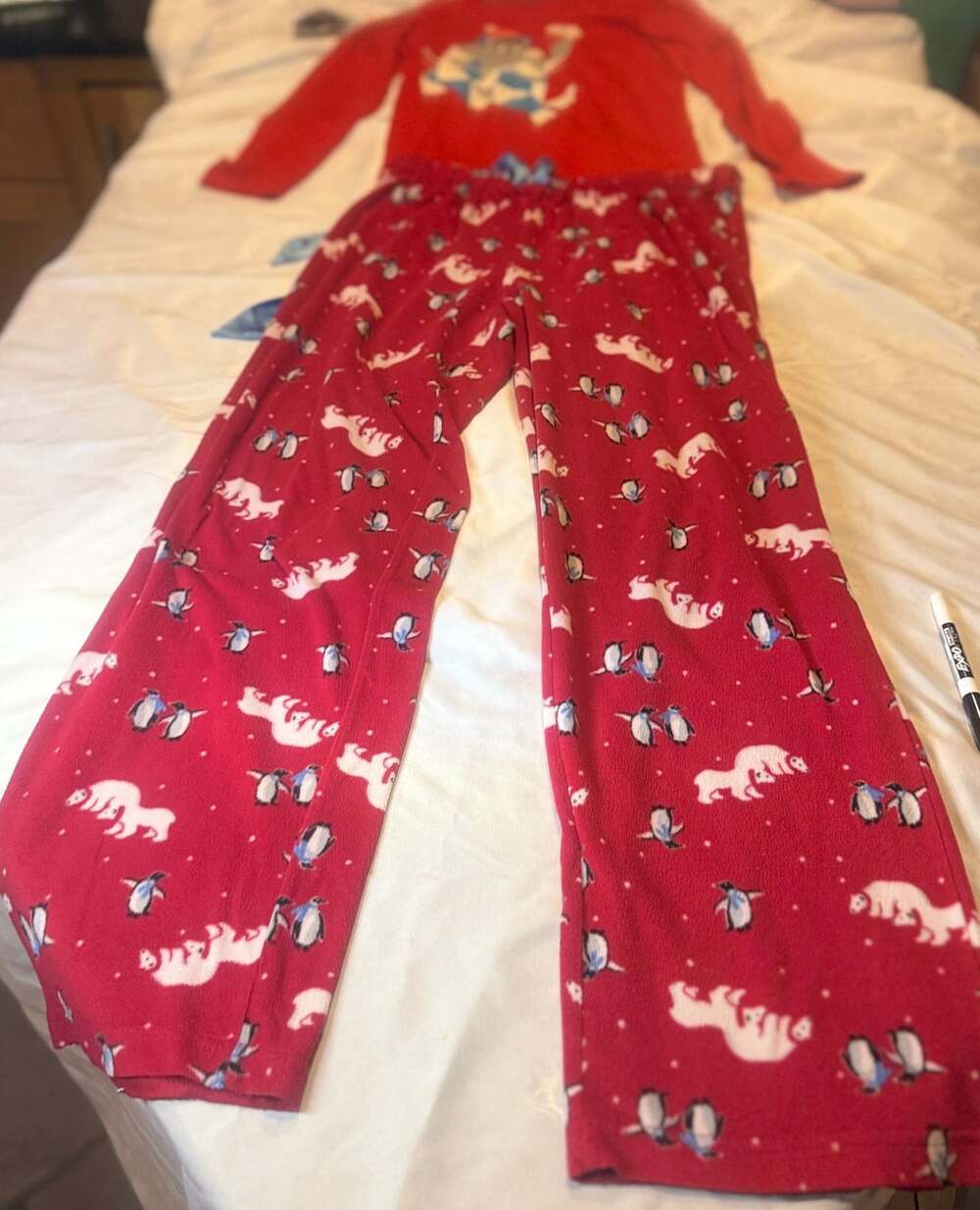 Old Navy Stay Cool Polar Bear Penguin Holiday Pajama Set Size M Red